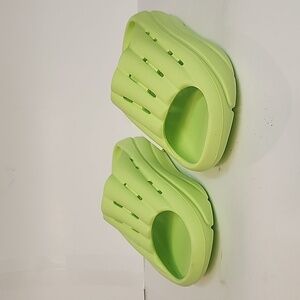 UGG Bright Green Foam Slides Size 8 NWT